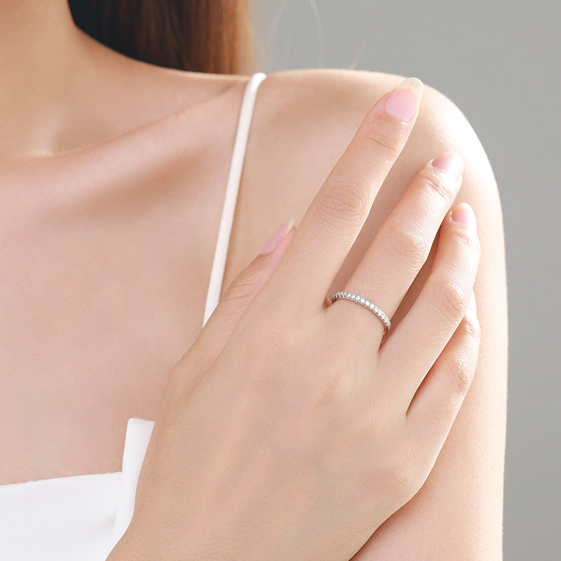 Anello in argento bianco