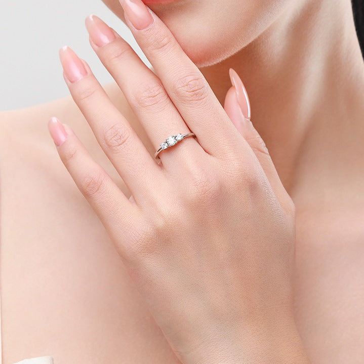 Anello in argento bianco